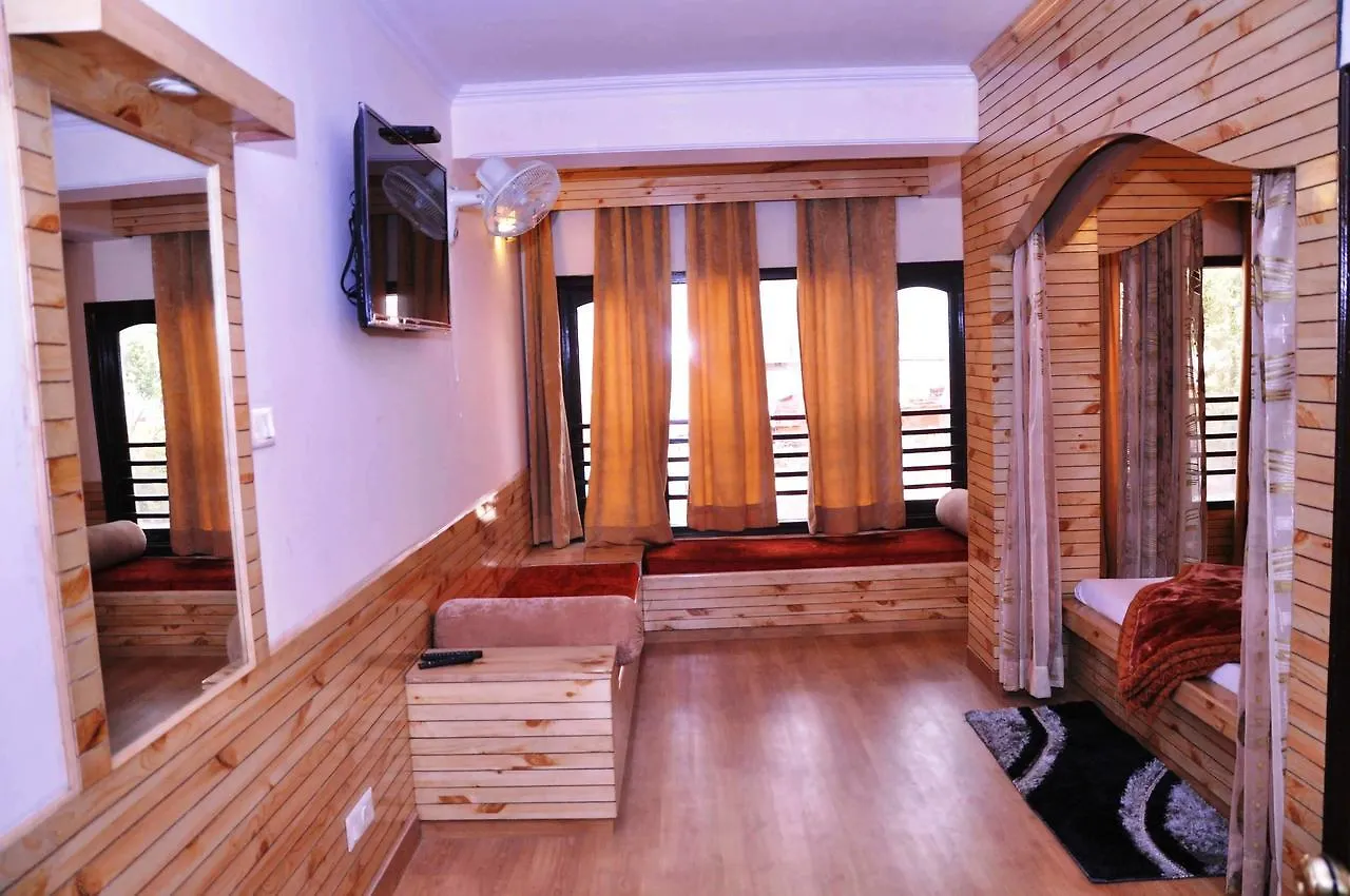 ** Nocleg ze śniadaniem Shimla Holiday Inn Indie