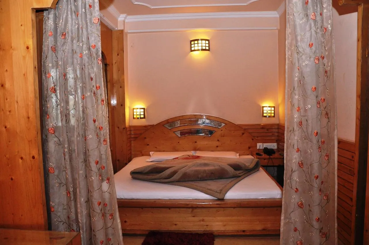 Shimla Holiday Inn Nocleg ze śniadaniem